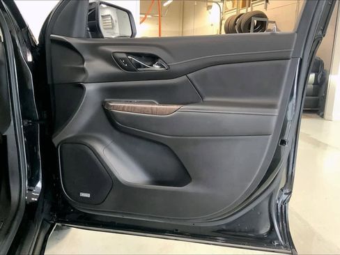 Used 2022 GMC Acadia Denali w/ Denali Ultimate Package image 25