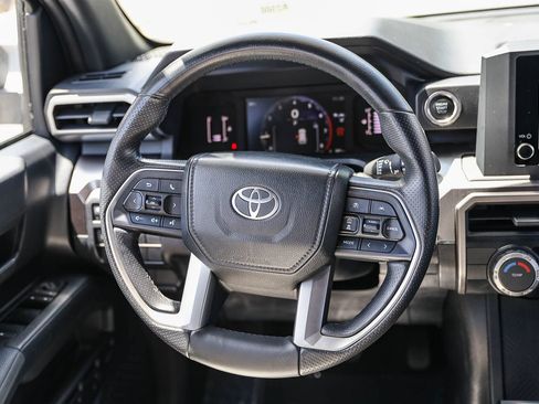 Certified 2025 Toyota 4Runner SR5 AWD/4WD image 15