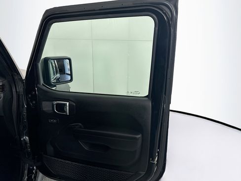 Used 2023 Jeep Wrangler Unlimited w/ Cold Weather Group image 29