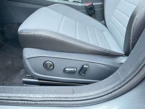 Used 2025 Volkswagen Jetta SE image 23