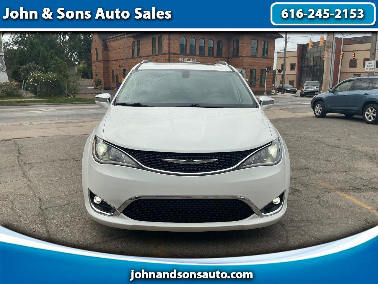 Used 2018 Chrysler Pacifica Limited FWD image 1
