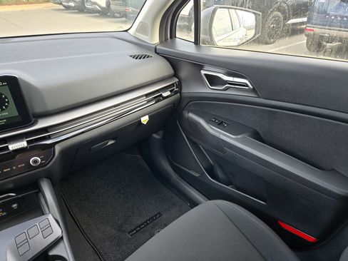 New 2026 Kia Sportage LX image 11