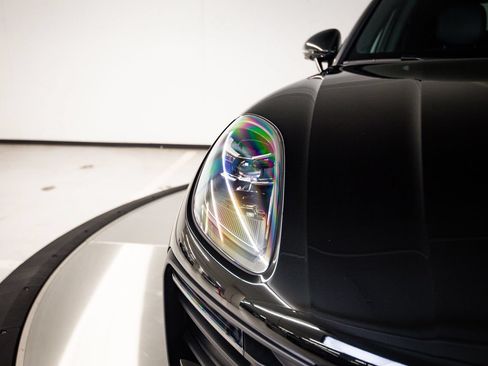 Certified 2026 Porsche Macan AWD/4WD image 13