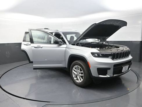 Used 2025 Jeep Grand Cherokee L Laredo AWD/4WD image 30