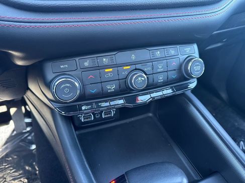 Used 2024 Dodge Durango GT AWD/4WD image 36