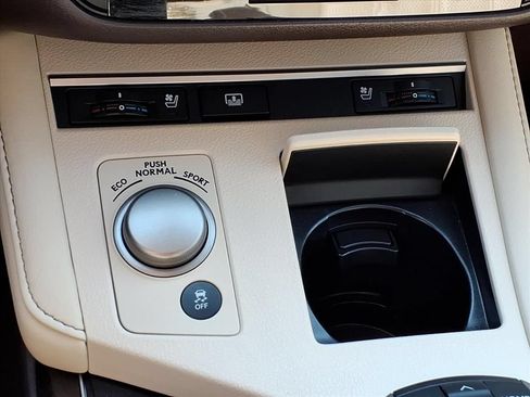 Used 2016 Lexus ES 350 w/ Luxury Package w/Wood Trim FWD image 28