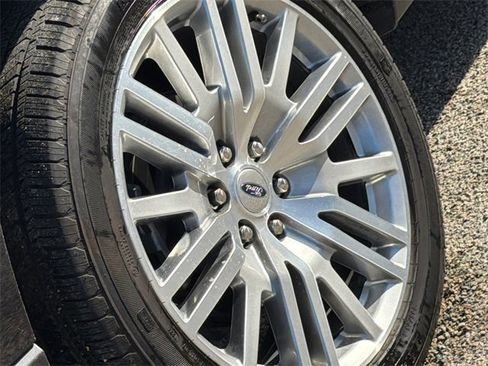 Used 2024 Ford Expedition Limited image 9