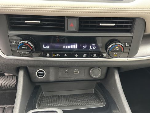 Used 2023 Nissan Rogue SV w/ SV Premium B Package AWD/4WD image 18