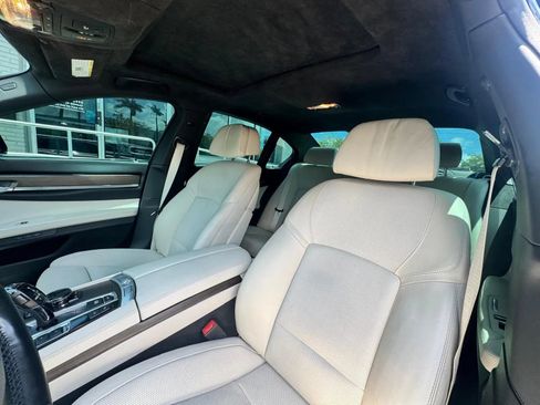 Used 2015 BMW 750i RWD image 18