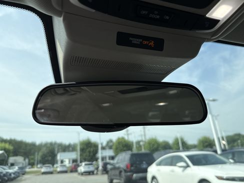 Certified 2025 Honda Accord LX image 27