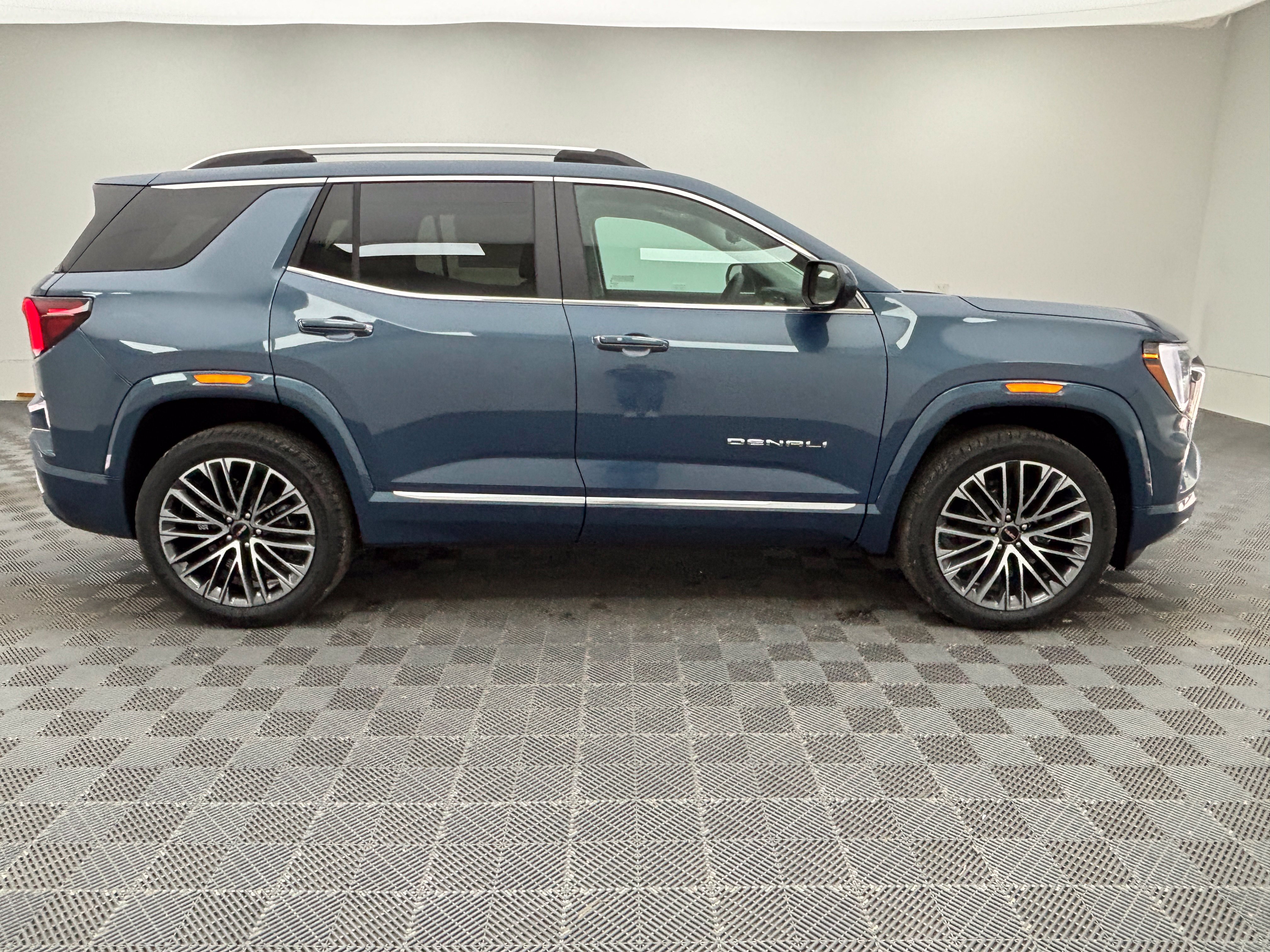 New 2027 GMC Terrain Denali w/ LPO, Floor Liner Package AWD/4WD image 9