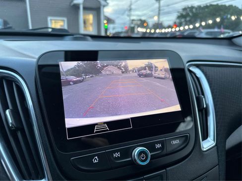 Used 2021 Chevrolet Malibu LT image 27