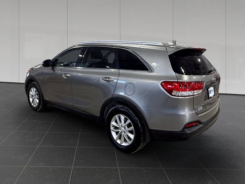 Used 2018 Kia Sorento AWD image 3