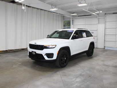 Used 2025 Jeep Grand Cherokee Altitude