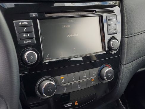 Used 2019 Nissan Rogue S image 24