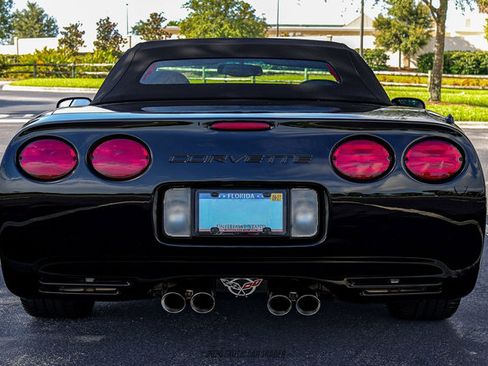 Used 1998 Chevrolet Corvette Convertible w/ Memory Pkg RWD image 17