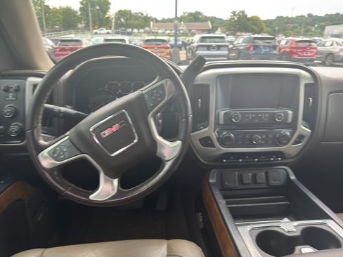 Used 2018 GMC Sierra 1500 SLT w/ SLT Premium Package AWD/4WD image 9