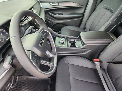 New 2025 Jeep Grand Cherokee L Laredo RWD image 9