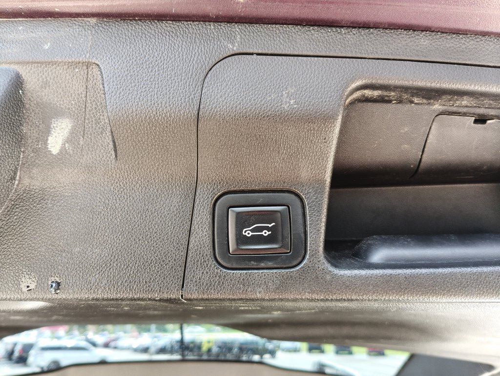 Used 2018 GMC Acadia SLE w/ Driver Alert Package I AWD/4WD image 16