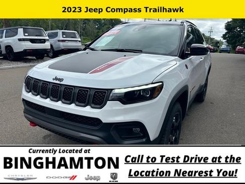 Used 2023 Jeep Compass Trailhawk w/ Trailhawk Elite Group AWD/4WD image 3