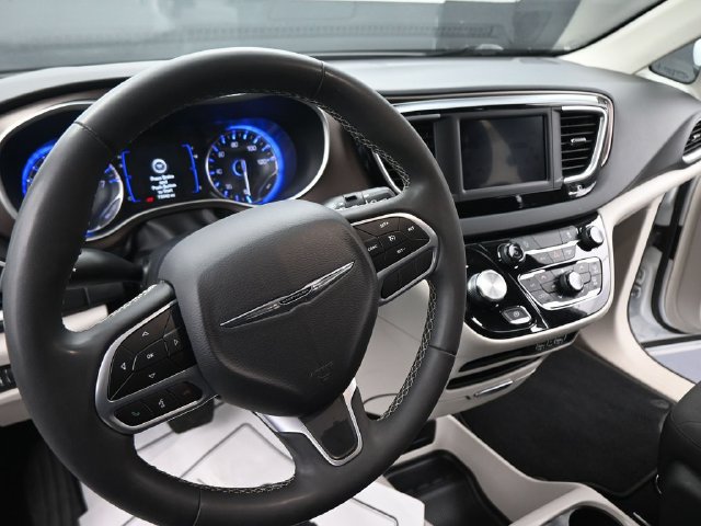 Used 2023 Chrysler Voyager LX FWD image 26