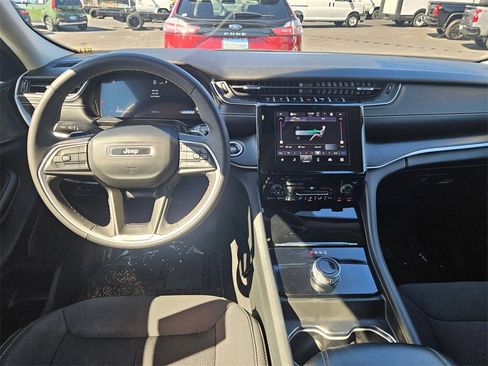 Used 2023 Jeep Grand Cherokee L Laredo image 25