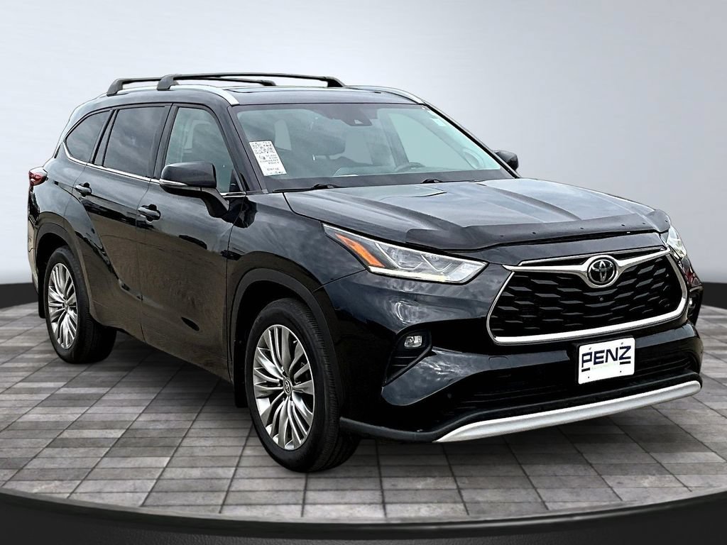 Used 2021 Toyota Highlander Limited AWD/4WD image 3