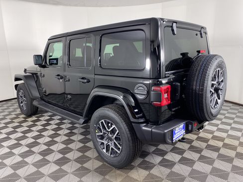 New 2026 Jeep Wrangler Unlimited Sahara AWD/4WD image 9