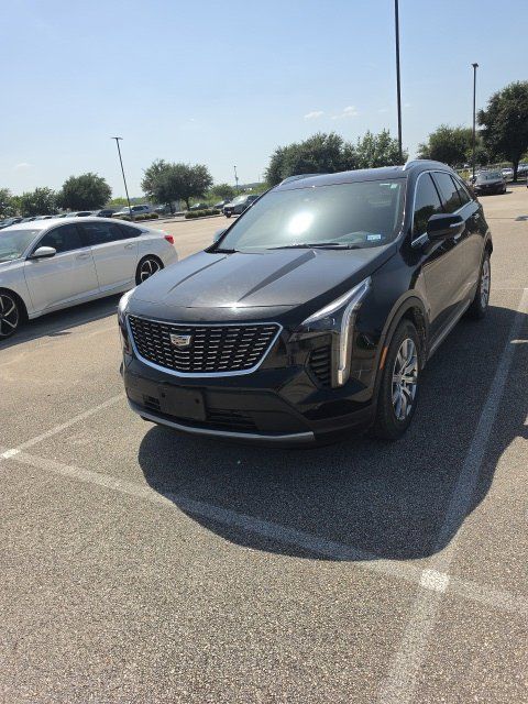 Used 2022 Cadillac XT4 Premium Luxury w/ Technology Package FWD image 3