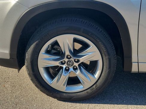 Used 2018 Toyota Highlander Limited image 17