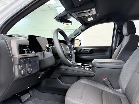 Used 2025 Chevrolet Suburban LS AWD/4WD image 14