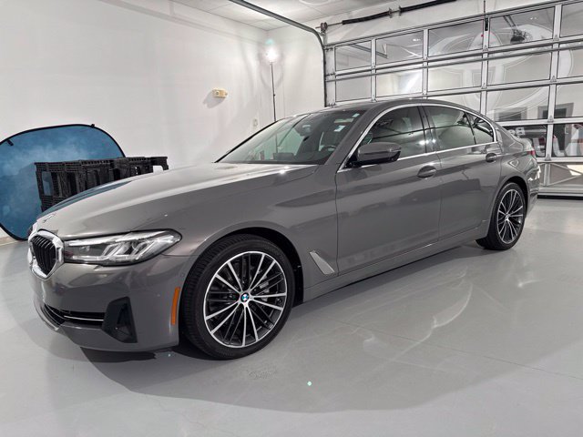 Used 2021 BMW 530i xDrive w/ Premium Package AWD/4WD image 4