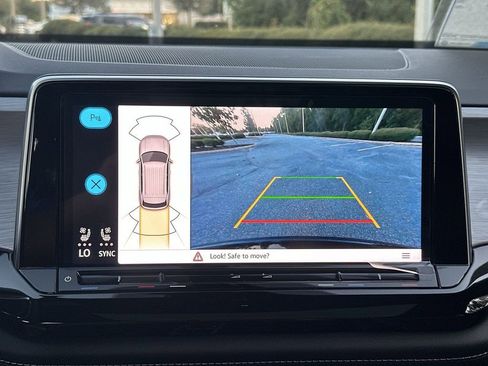 New 2026 Volkswagen Atlas Cross Sport SE image 17