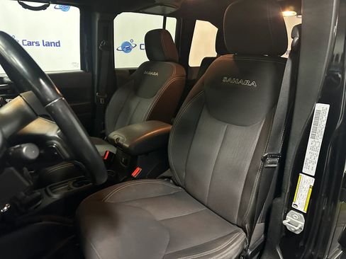 Used 2017 Jeep Wrangler Unlimited Sahara w/ Connectivity Group AWD/4WD image 11