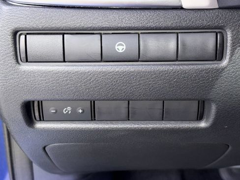 Certified 2023 Nissan Rogue SV FWD image 13