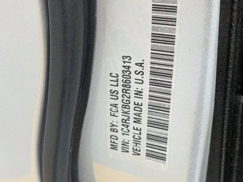 Used 2024 Jeep Grand Cherokee L Limited w/ Luxury Tech Group II image 32