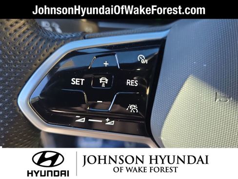 Used 2023 Volkswagen Tiguan SE R-Line image 28