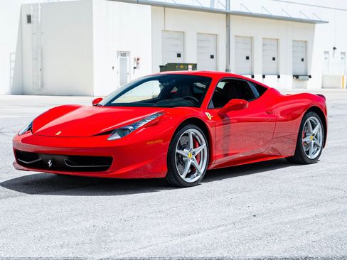 Used 2014 Ferrari 458 Italia Coupe RWD image 2