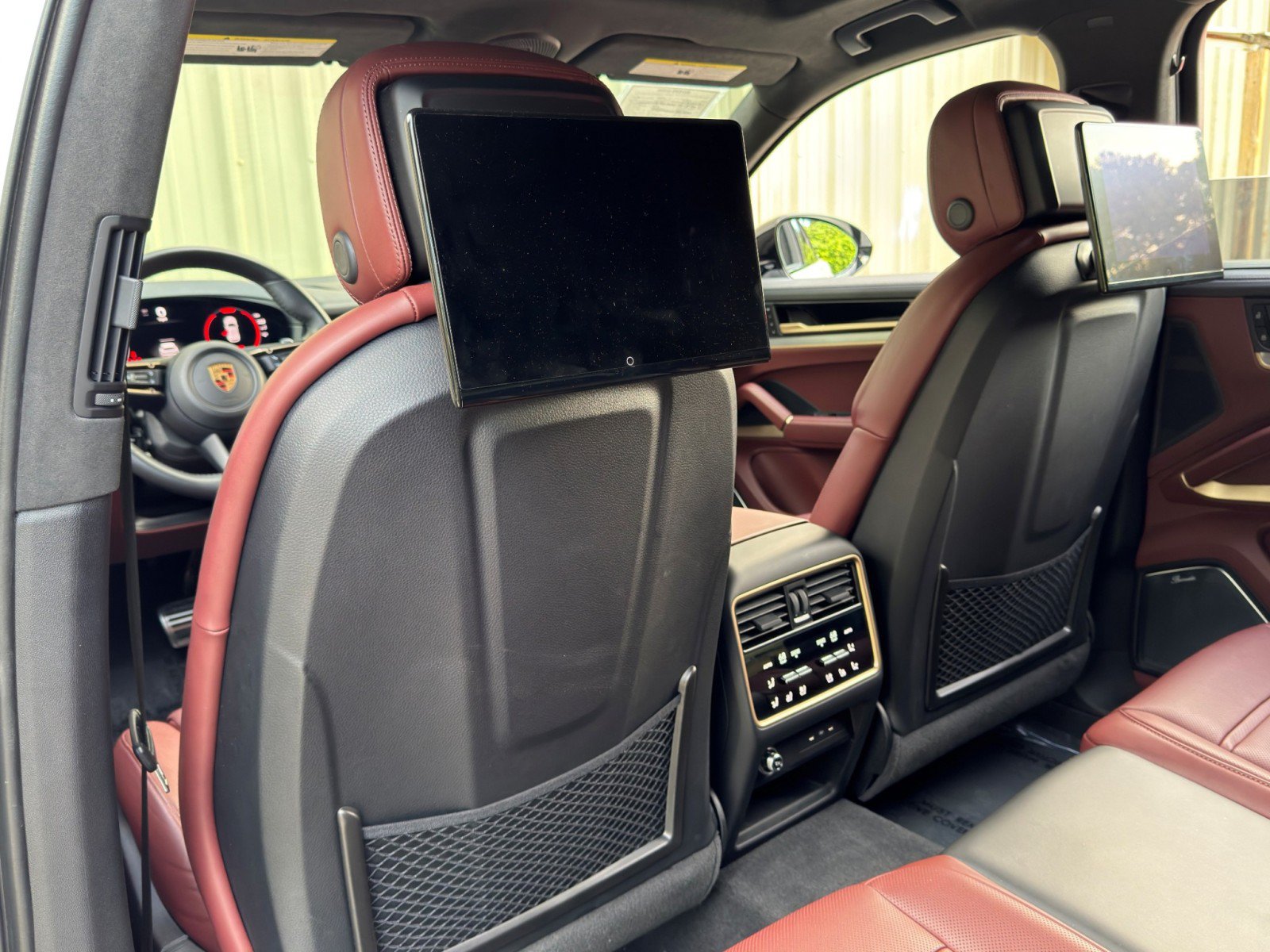 Used 2024 Porsche Cayenne Turbo AWD/4WD image 43