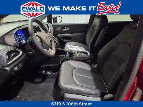 New 2026 Chrysler Pacifica Select image 7