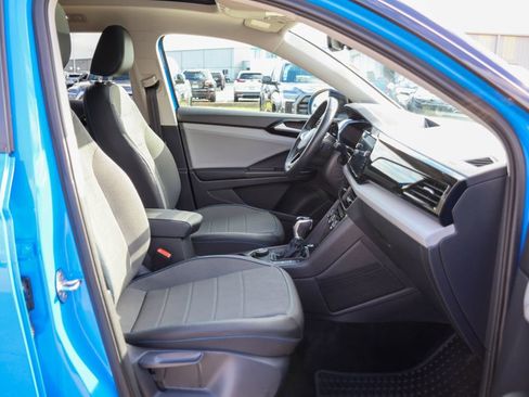 Used 2024 Volkswagen Taos SE image 6