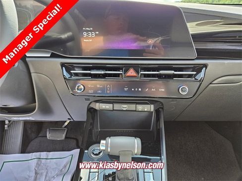 New 2025 Kia Niro EX image 11