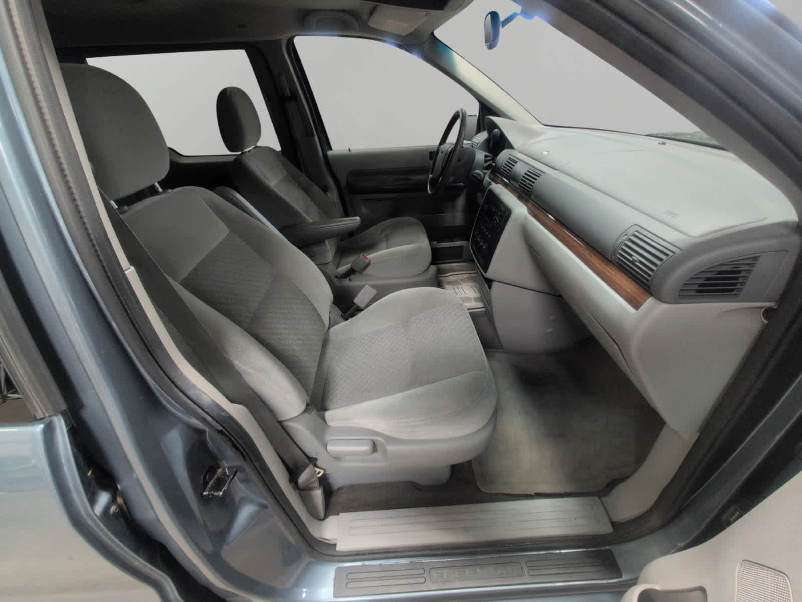 Used 2004 Ford Freestar SEL FWD image 15