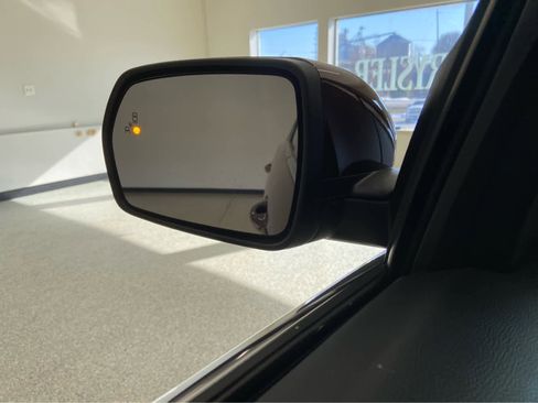 Used 2019 Ford Edge Titanium image 39