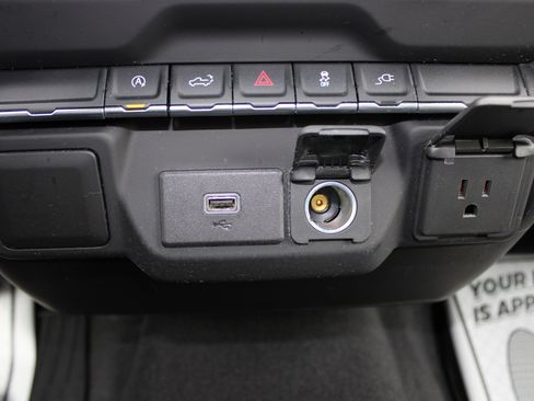 Used 2020 Chevrolet Silverado 1500 Custom w/ Custom Convenience Package image 21