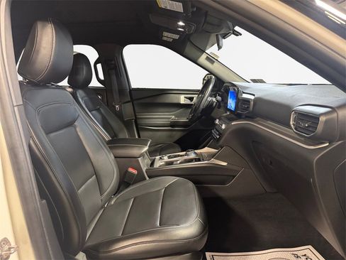 Used 2020 Ford Explorer XLT w/ Equipment Group 202A image 26