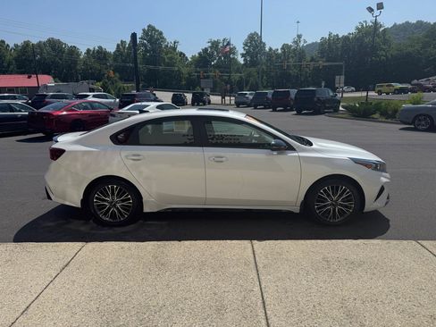 Used 2023 Kia Forte GT-Line w/ GT-Line Premium Package FWD image 8