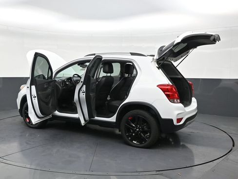 Used 2022 Chevrolet Trax LT w/ Redline Edition image 32