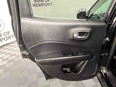 Used 2019 Jeep Compass Latitude AWD/4WD image 24