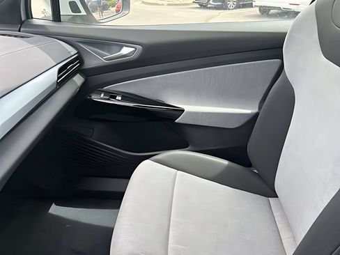 New 2026 Volkswagen ID.4 Pro AWD/4WD image 32